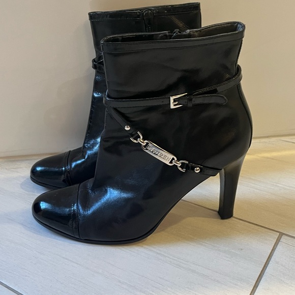 Lauren Ralph Lauren Black Leather Booties High Heel Patent Cap Toe Sz 8.5 - Picture 4 of 9
